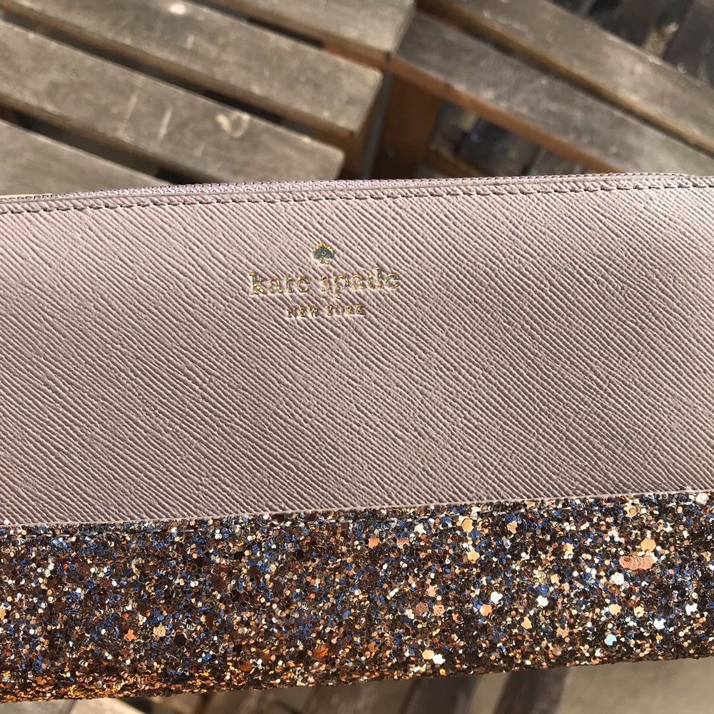 ➕Kate spade neda Greta Court cityscape gray wallet - Picture 2 of 6